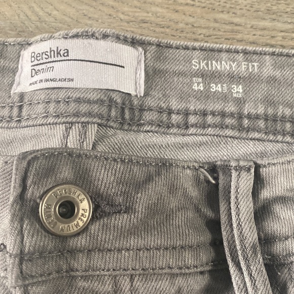 Zara style denim shorts - Picture 3 of 11